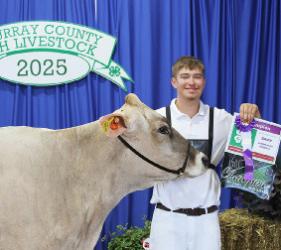Logan Mihin – Dairy - Senior Showman