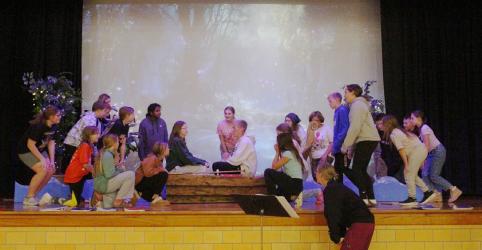 Fulda students perform “Kiss the Girl.”