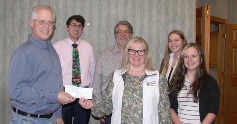 Carla Goedtke of Investors Choice of Slayton, presented a check for $250 to Tim Lange of the Murray County Food Shelf. The Fulda Food Shelf also received a check for $250. Pictured (L to R): Tim Lange, Earl Innis, Jim &amp; Carla Goedtke, Samantha Schreier, Zoey Brown.