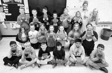 3rd Grade students in Selina Ludolph’s class wish all the Mothers and Grandmothers a Happy Mothers Day!! They made a special project for them, a special thanks to Slayton Building Materials for donating supplies.