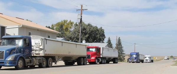Harvest is in full swing in Murray County, as you can tell by the line up at Hadley Farmers Elevator. Now is the time to keep your eyes open on the road – reduce speed when you see farm equipment, be patient and aware of your surroundings. Let’s make sure everyone gets home safely!