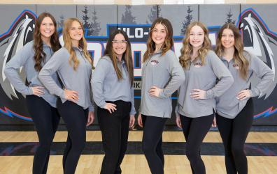 HLO-F-WWG Golf Girls: L to R: Hannah Post, Adison Schumacher, Ramsey Johnson, Ellie Freking, Cadey Brown, Ava Herding.