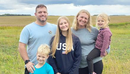 Back: Alex Houser, Maike Houser, Mila Houser, Front: Kai Houser, and Ophelia Bazcek.