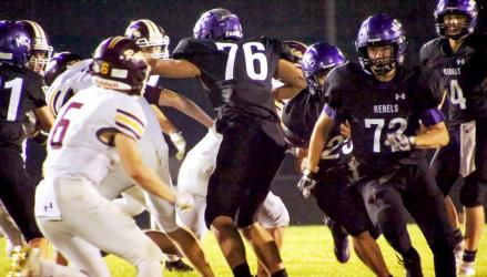 Tate Tromblay blocking for Carter Benda
