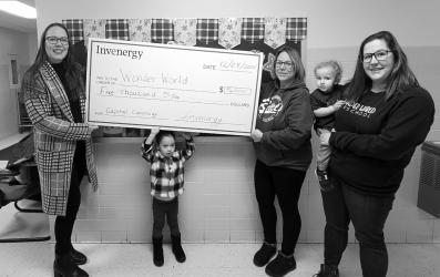 Pictured Above from left to right: Manager of Local and Community Affairs, Molly Malone, and her daughter Camila Asturias Malone pose alongside Director of Wonder World, Kristin Petros, and President of the Wonder World Board, Kyla Buldhaupt, and her son Warren Buldhaupt.